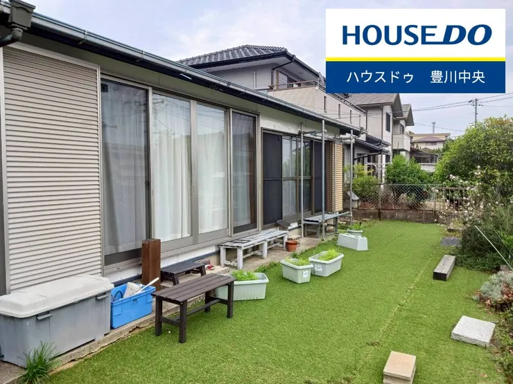 04702130exterior1L