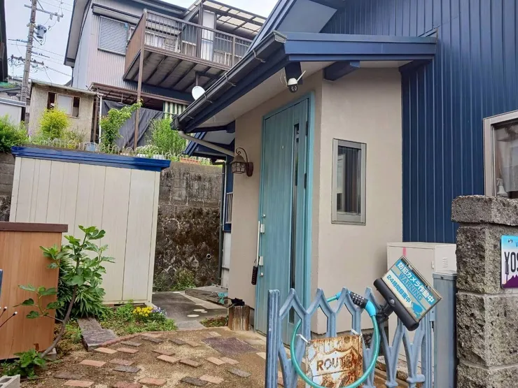 04702130exterior5L