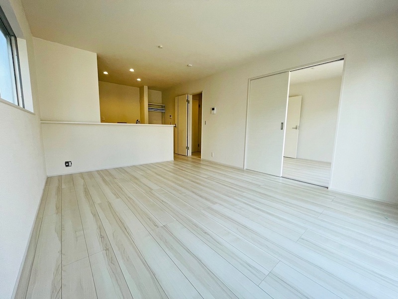 03351337exterior2L