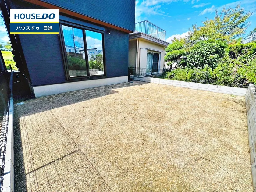 03946524exterior17L