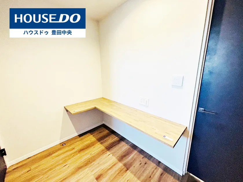 03963111exterior10L